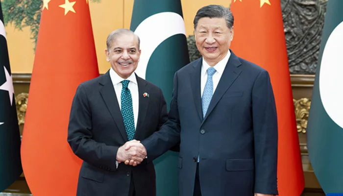 وزیراعظم شہباز شریف اور چینی صدر شی جن پنگ کے مابین بیجنگ میں اہم ملاقات۔ چینی صدر نے پاکستان کے ساتھ روایتی دوستی کو ناقابلِ شکست اور مشرقِ وسطیٰ میں پاکستانی امن کوششوں کو مثالی قرار دیا۔